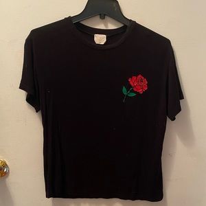 Black shirt w roses